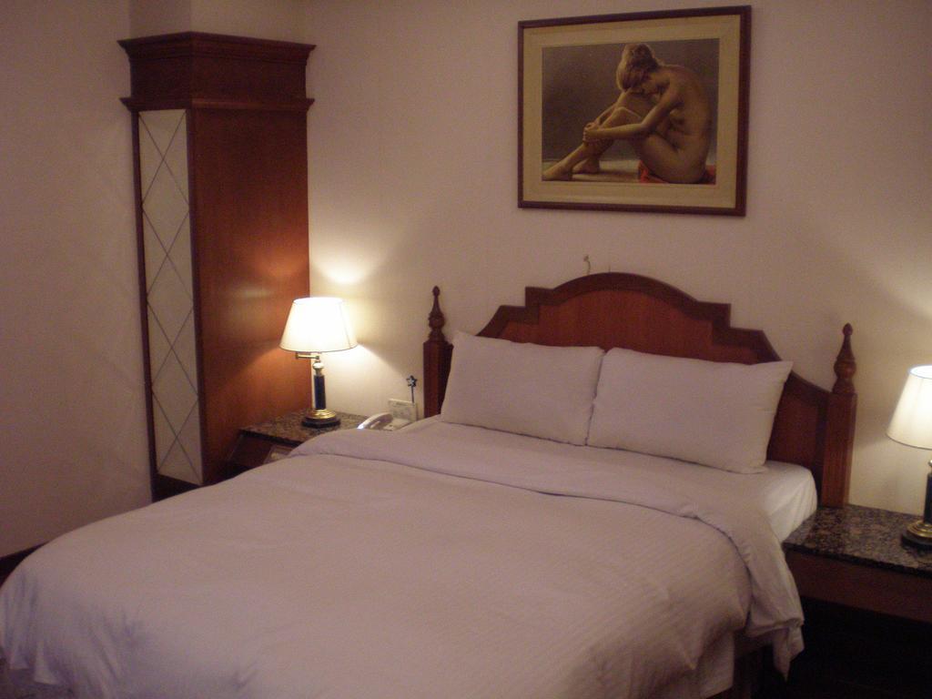 Emperor Hotel Kaohsiung Room photo