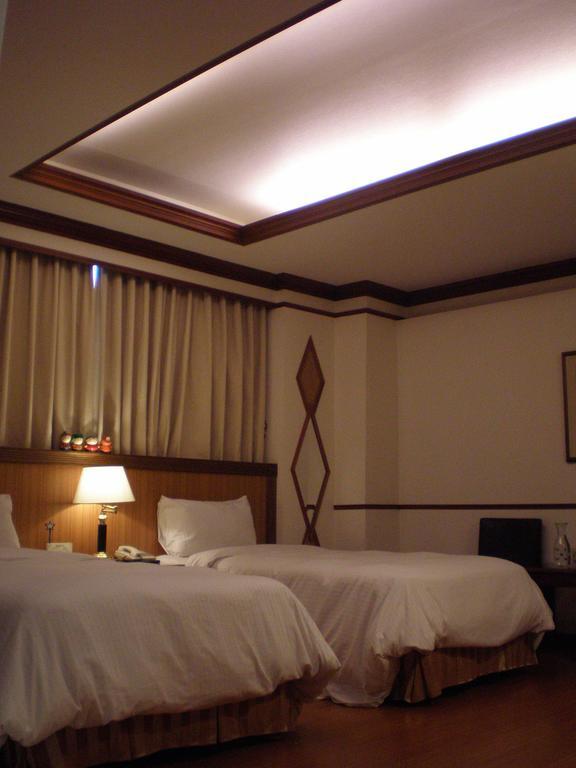 Emperor Hotel Kaohsiung Room photo