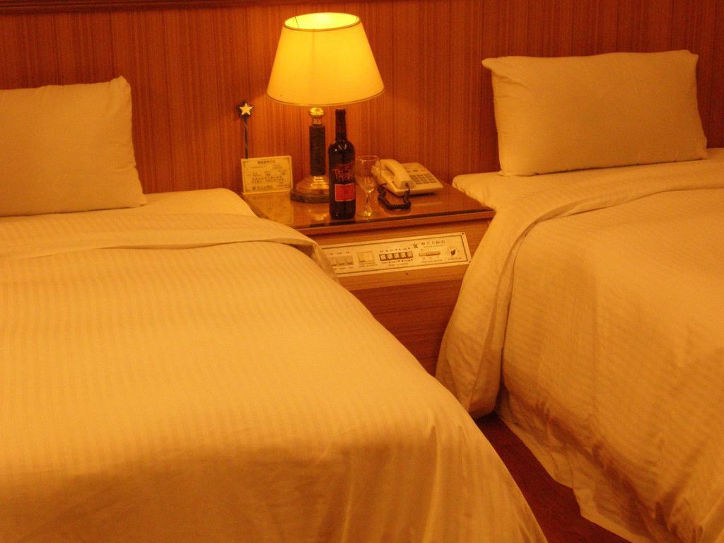 Emperor Hotel Kaohsiung Room photo