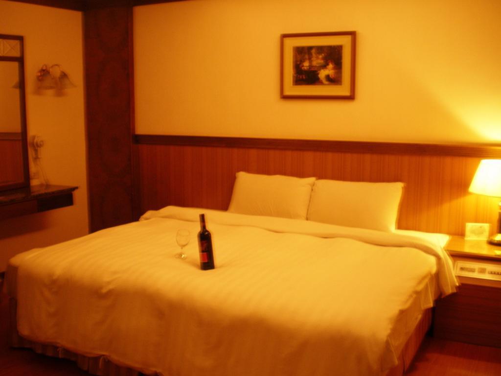 Emperor Hotel Kaohsiung Room photo