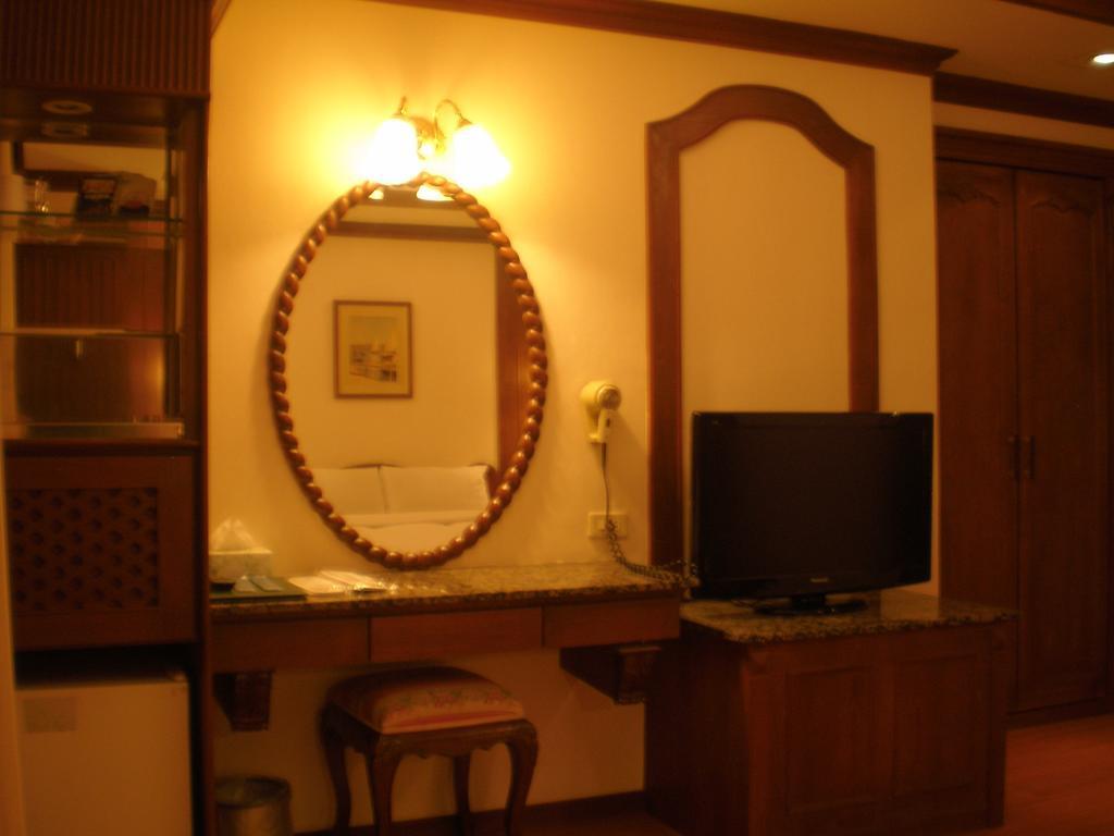 Emperor Hotel Kaohsiung Room photo
