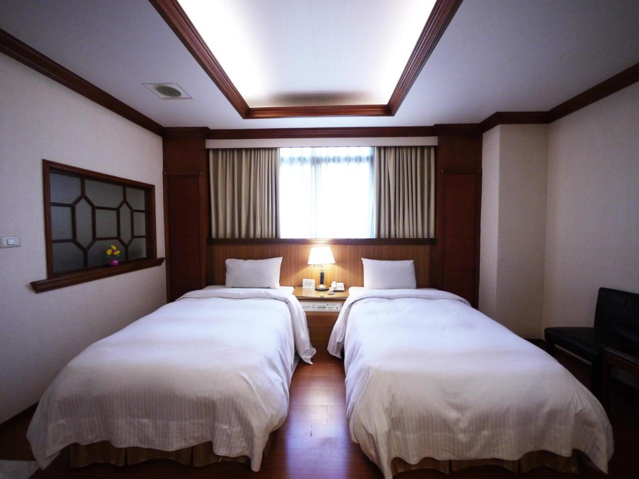 Emperor Hotel Kaohsiung Exterior photo
