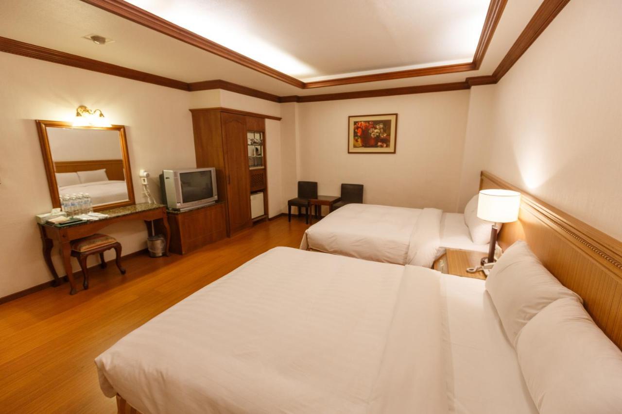 Emperor Hotel Kaohsiung Exterior photo