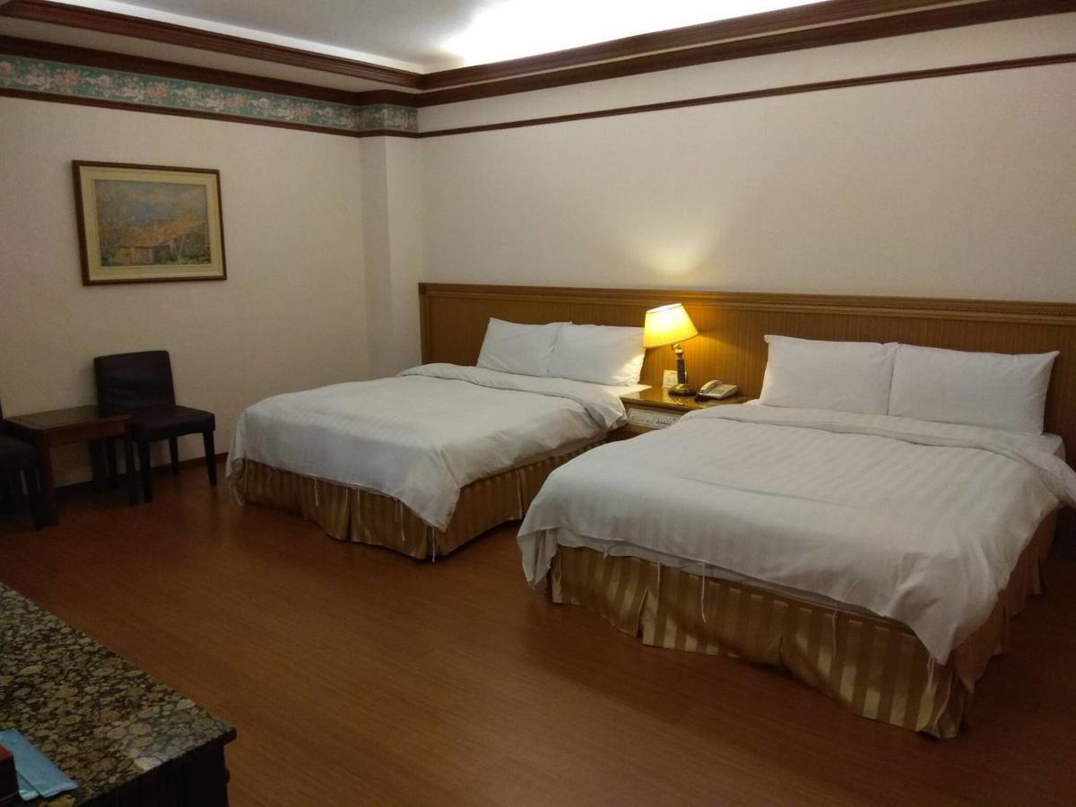 Emperor Hotel Kaohsiung Exterior photo