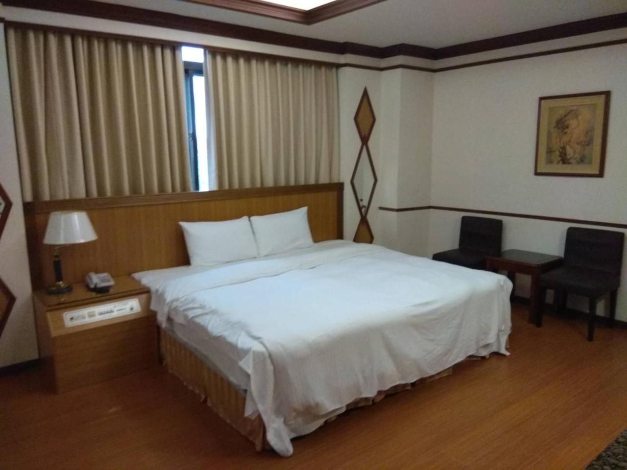 Emperor Hotel Kaohsiung Exterior photo
